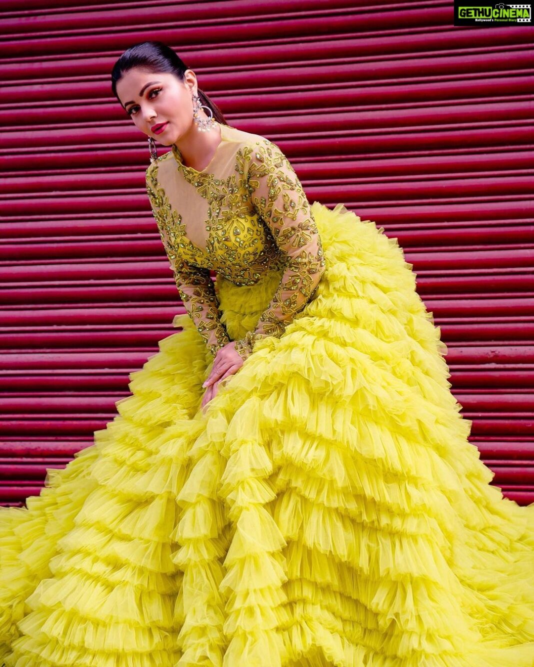 Rubina Dilaik Instagram - Its never too late to begin that you always dreamt of…. So here I am Stepping in The New Year #mode , 6days later ….. #2022 Shot by : @smileplease_25 Styled by: @ashnaamakhijani Outfit: @d.l.mayaofficial Earring: @kushalsfashionjewellery