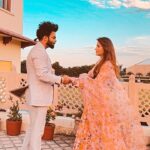 Rubina Dilaik Instagram - #ishq Wait is over song is out now . . . . @sarthi_k @rubinadilaik @akshayk.agarwal @netrixmusic @sahilsodhi_ss @dreamboyofficial #rubinadilaik #sarthik #reels #reelsinstagram #ishq