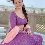 Rubina Dilaik Instagram - Sitting amidst the chaos, with a smile that will make you believe that everything is ok……. . . . . Styled by: @ashnaamakhijani @styledbyashna Jewellery: @rubansaccessories
