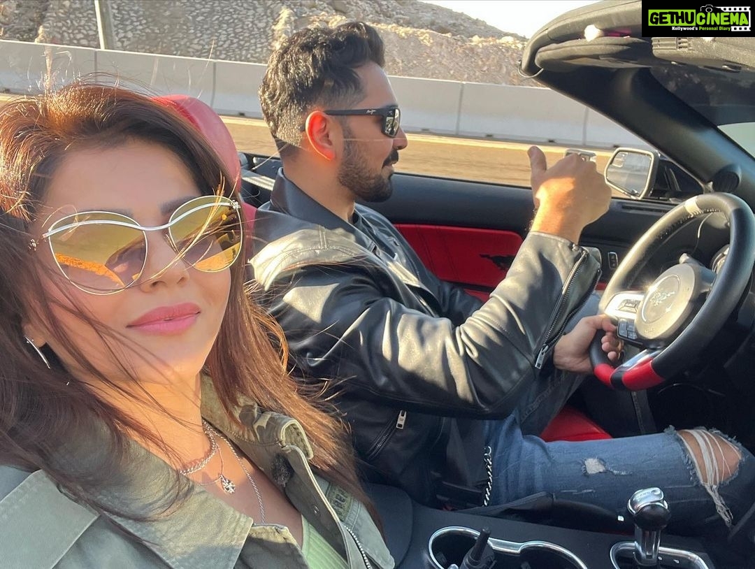 Rubina Dilaik Instagram - Looking forward to one hell of a ride zooming into 2022 with my all time travel buddy @ashukla09 …… . . . @visitabudhabi #inabudhabi @mxplayer #thetimeisnow #mxstudios #rubinadilaik #abhinavshukla #wanderlust #travel #show #comingsoon 🙌🏻💃🏻 Al Ain