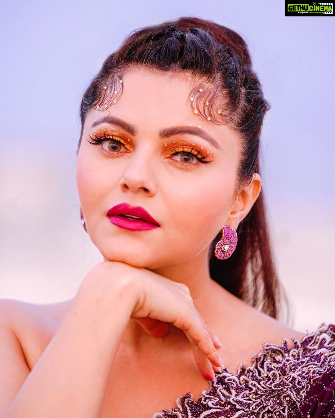Rubina Dilaik Instagram - Third wave crushed my health again, but couldn’t crush my spirit of getting back… Hence I always celebrate my little victories and thats what makes Life so endearing ❤️🩹 Ps : I have totally recovered ! . . . . Shot by : @smileplease_25 Styled by: @ashnaamakhijani @styledbyashna Outfit: @_anjumqureshi_label Earring: @rubansaccessories Makeup : @faby_makeupartist