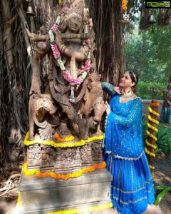Rubina Dilaik Instagram - Kabhi kabhi Caption zaroori nahi hota … . . . . Styled by: @ashnaamakhijani Jewellery: @prisoma_jewels Mang tikka: @rubansaccessories Footwear: @thedesidarzi