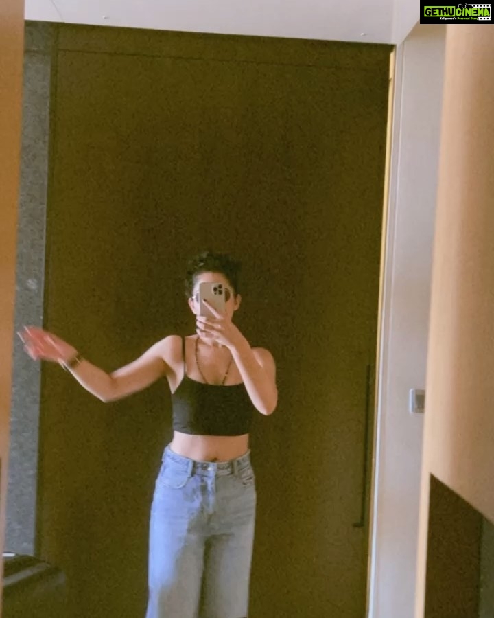 Ruhani Sharma Instagram - 30.12.2021 🖤