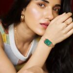 Ruhani Sharma Instagram - Adding to the holiday cheer is amazing offers from @danielwellington! Get up to 50% off when buying 3 or more items, additionally use my code "DWXRUHANI" to get 15% more. #danielwellington #collaboration
