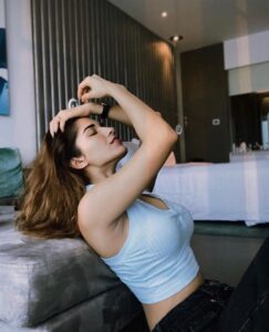 Ruhani Sharma Instagram - 🌸