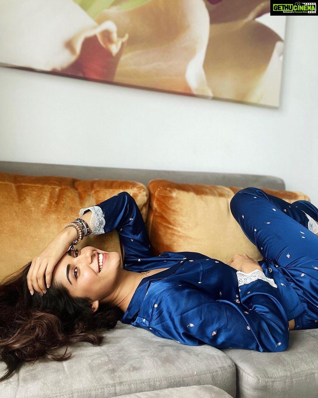 Ruhani Sharma Instagram - Hello 2022 💗 . . . . . . . @sweetdreamsind