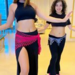 Ruhi Singh Instagram – Shimmying our stress away @sanjana1616

Follow me on @officialjoshapp