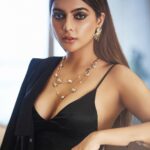 Ruhi Singh Instagram – The best thing I ever did was BELIEVE in me. 

Photo @shotbynuno 
Hmua @nishisingh_muah 
Styling @sayali_angachekar 
Jewellery @houseofshikha