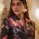 Ruhi Singh Instagram – Are we building an empire or nah? ✨

Photo @shotbynuno 
Hmua @nishisingh_muah 
Styling @sayali_angachekar 
Outfit @rockystarofficial 
Jewellery @houseofshikha