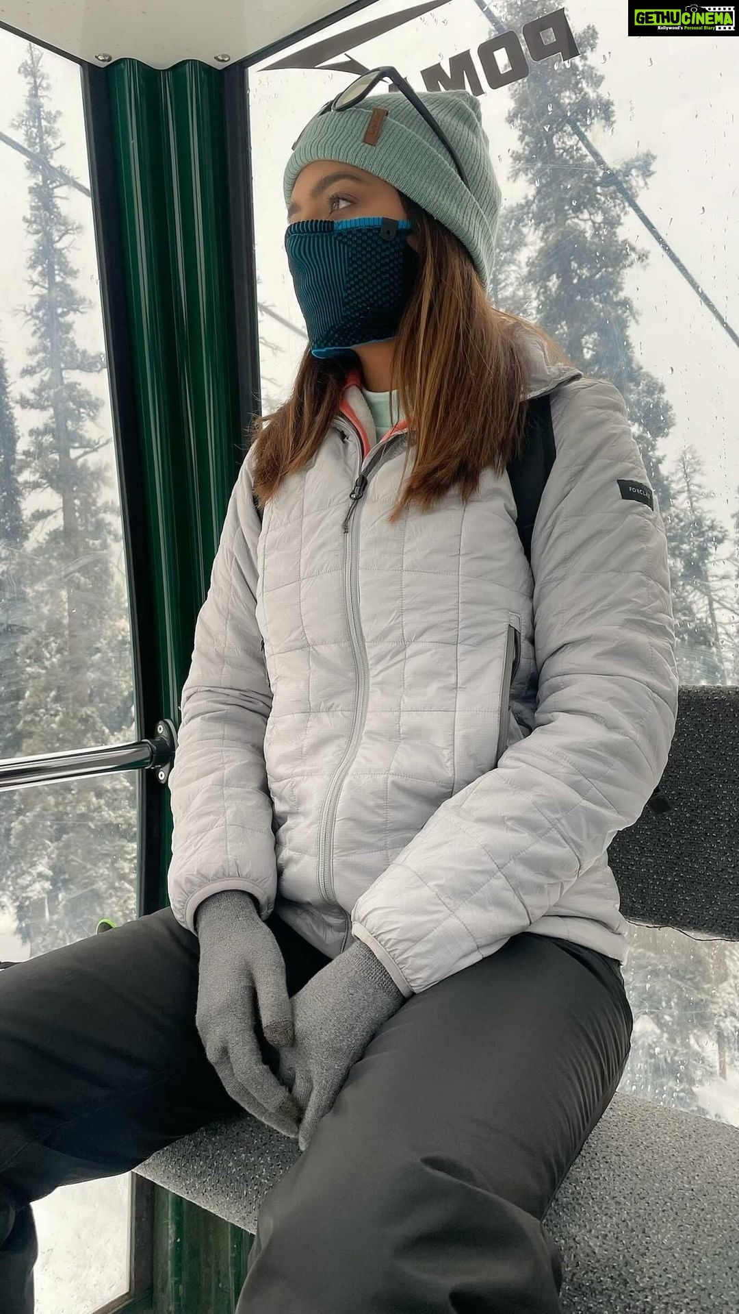 Ruhi Singh Instagram - Ok jaanu 💕 #trending #kashmir #skiing