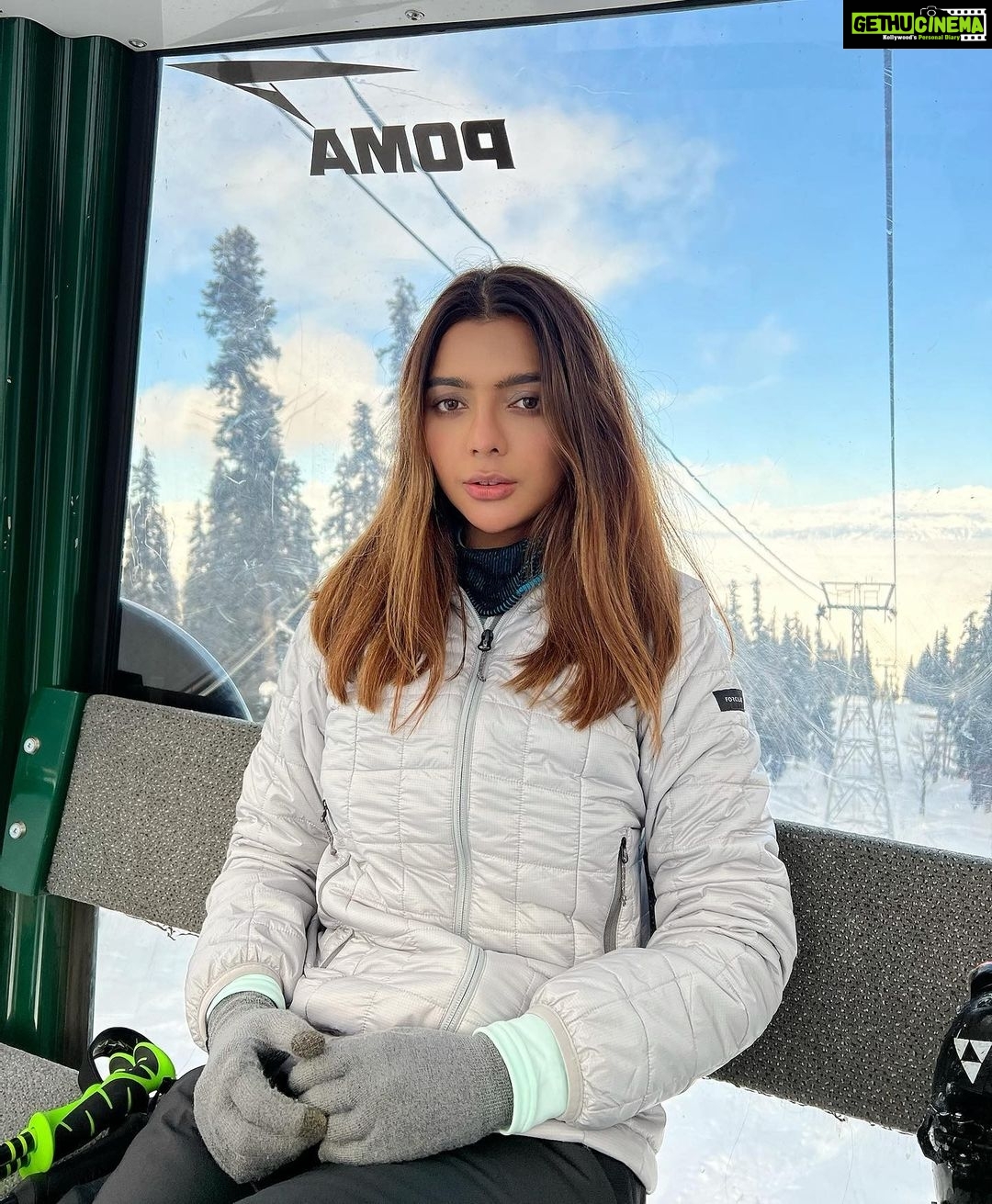 Ruhi Singh Instagram - On my way to phase 1. Great day on the slopes ⛷ The Khyber Himalayan Resort & Spa