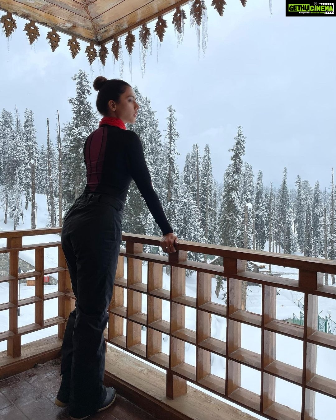 Ruhi Singh Instagram - My ‘I’m gonna rock the slopes today’ face 😋 The Khyber Himalayan Resort & Spa