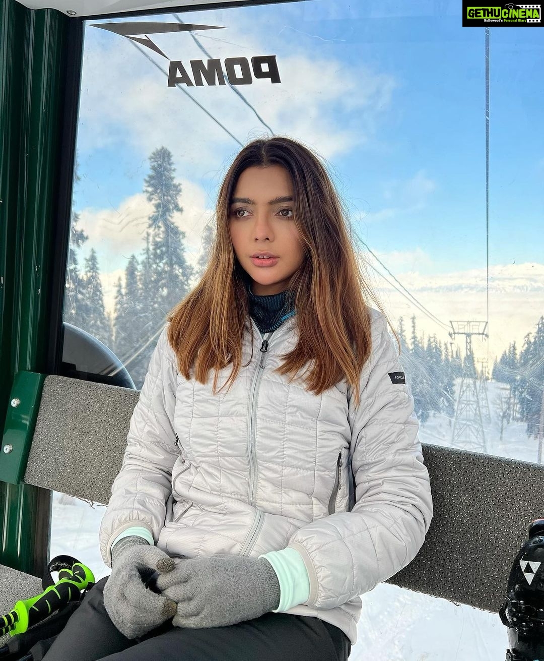 Ruhi Singh Instagram - On my way to phase 1. Great day on the slopes ⛷ The Khyber Himalayan Resort & Spa