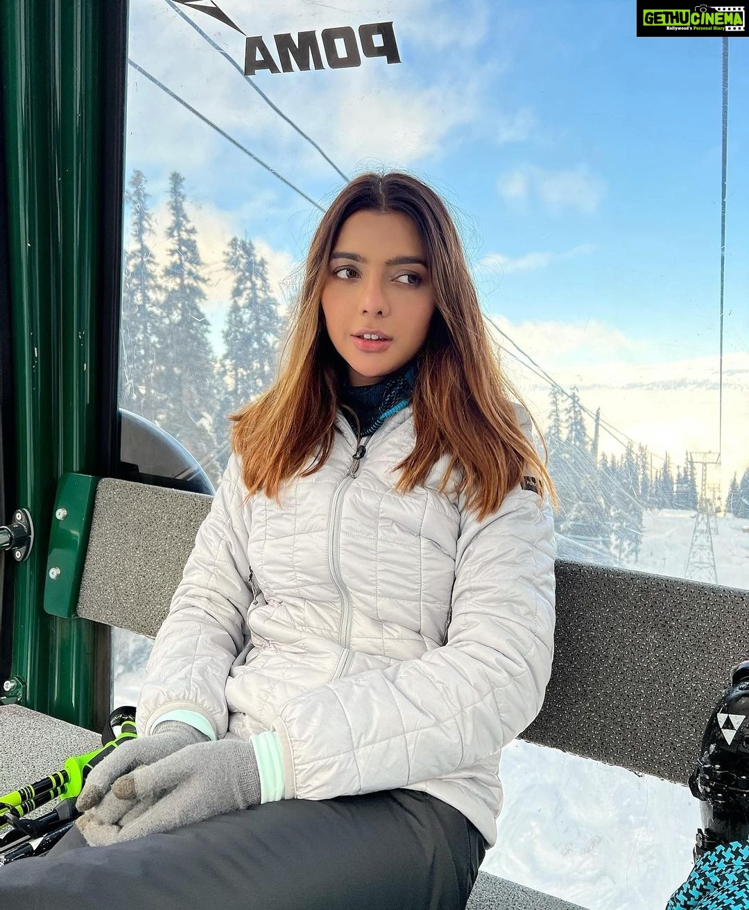 Ruhi Singh Instagram - On my way to phase 1. Great day on the slopes ⛷ The Khyber Himalayan Resort & Spa