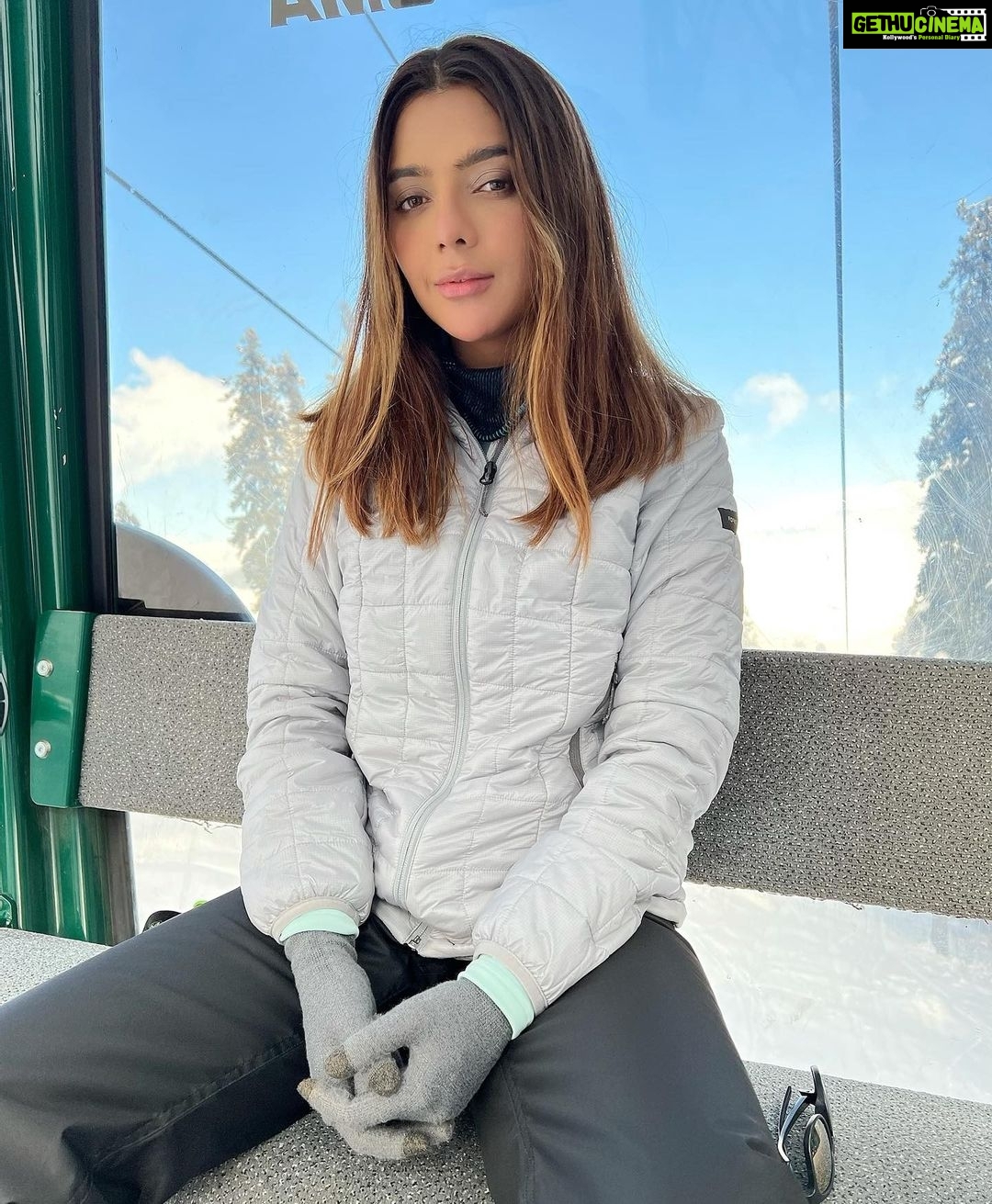Ruhi Singh Instagram - On my way to phase 1. Great day on the slopes ⛷ The Khyber Himalayan Resort & Spa