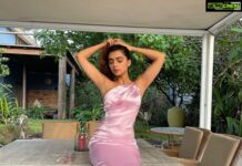 Ruhi Singh Instagram - Feeling that goddess energy ✨ #lunchin