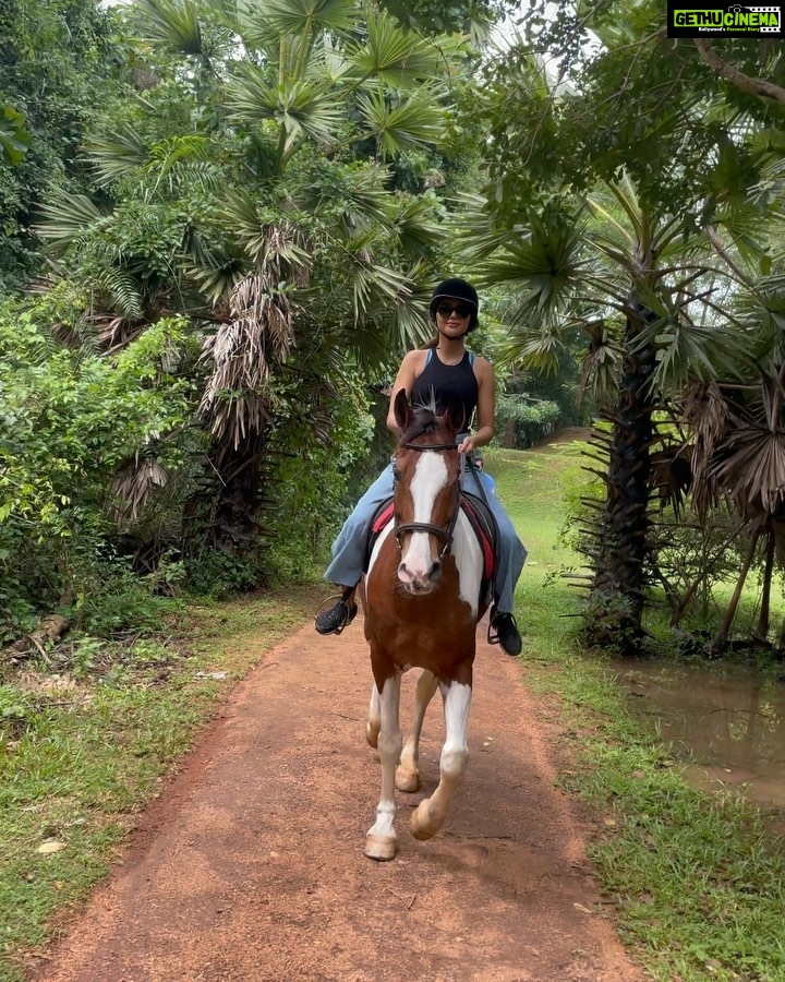 Ruhi Singh Instagram - Who doesn’t love a little adventure before breakfast Rolex and I went exploring ❤️