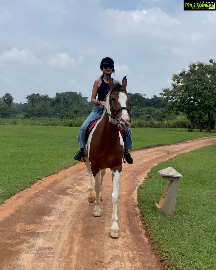 Ruhi Singh Instagram - Who doesn’t love a little adventure before breakfast Rolex and I went exploring ❤️