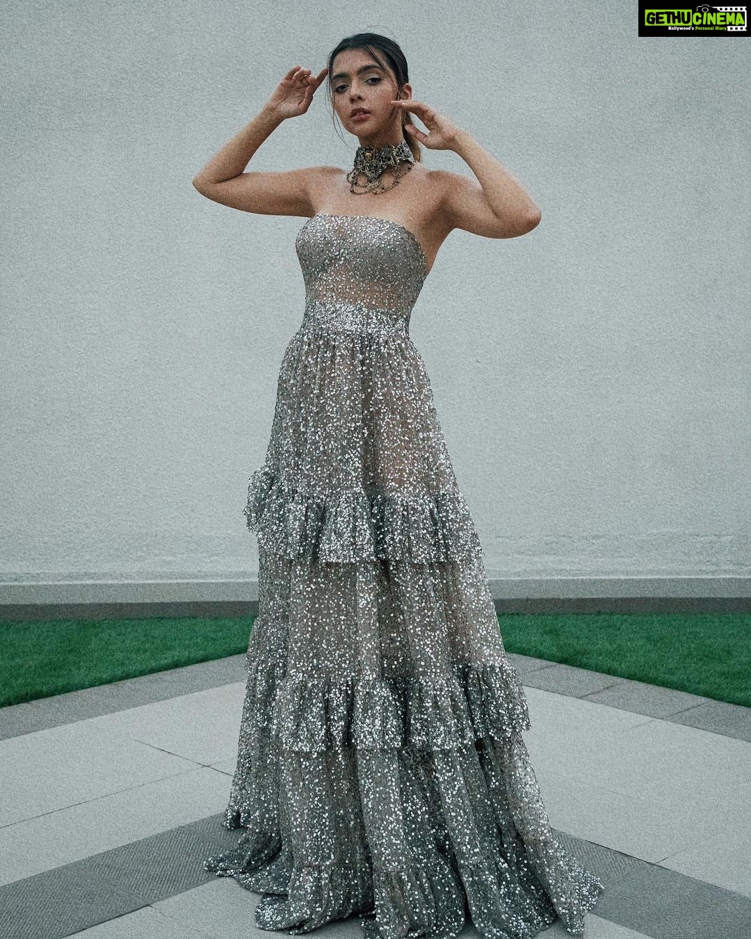 Ruhi Singh Instagram - You mustn’t be afraid to sparkle a little brighter, darling. For @filmfare OTT awards Special thanks and lots of love to my dearest @rockystarofficial for this beautiful gown and choker Hair and makeup @juveria_k Photos @hrishi_gharat Also thank you @sayali_angachekar @dureshamemon ✨ #FilmfareOTT #myglammfilmfareottawards #bestactress #ootd