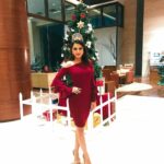 Ruhi Singh Instagram - Merry Christmas beauties ❤️ #TB to non covid times ✨ but this time stay indoors and follow protocols so we can have merry times again #MissIndia #Christmas #safechristmas