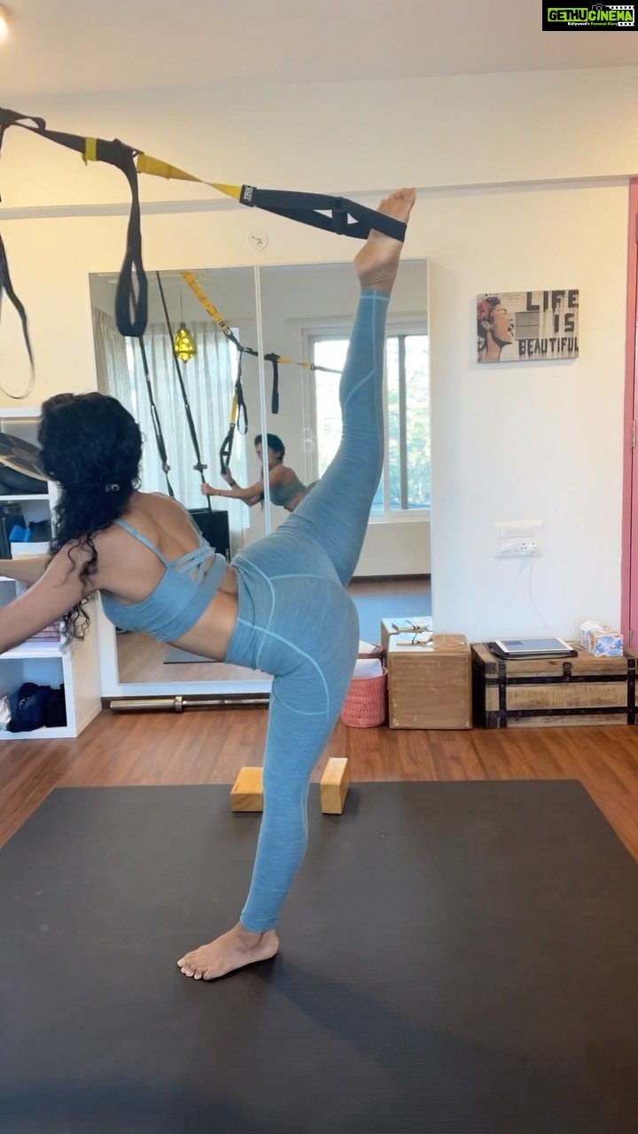 Rukmini Vijayakumar Instagram - Morning yoga …. I was supposed to start my mindfulness workshop this morning but after 40 mins of not being able to figure out what was wrong with zoom, I had to cancel class and do my own practice. So those of you who haven’t registered yet, you can still register. We will be starting only on Wednesday. Link is in my bio. After strength training my muscles feel really tight, so I try to do yoga and stretch almost everyday. To function efficiently as dancers, we don’t just need strength in our muscles, we also need length and range of motion 😊 #dancer #yoga #bestversionofyourself #bharatanatyamdancer #indiandancer #dancersofinstagram