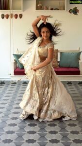 Rukmini Vijayakumar Instagram - Couldn’t help dancing…. 

@vivianambrose was around 😊

#dance #justforfun #ghagra #whitedress #indiandance #bollywood #tamilgirl #tamilsongs