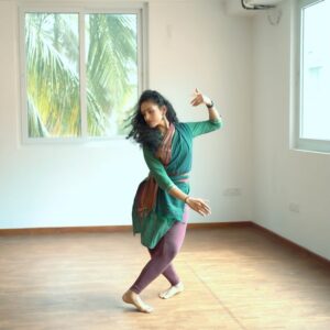 Rukmini Vijayakumar Instagram - #Sponsored The journey to being a Bharathnayam dancer has come with it’s fair share of challenges. It’s not easy to master the aesthetics and skills of Bharatnatyam , but I keep trying constantly to get better. “Thodi Himmat” goes a long way, but also leaves me sore. The new Iodex Rapid Action Spray reduces internal swelling and provides targeted relief from aches and pains. #ThodiHimmatThodaIodex @iodex_in #Iodex #RapidActionSpray #DontStopYourselfStopThePain #StopthePain #5ActiveIngredients . . . . . Disclaimer: Ayurvedic proprietary medicine. For External Use Only. Use as directed on pack. *Iodex Rapid Action Spray contains methyl salicylate & menthol that are known to go deep into skin and reduce internal swelling | Known for given indications – Neck Pain, Back Pain, Knee Pain, Sprain and Strains