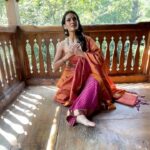 Rukmini Vijayakumar Instagram - Protect me , oh daughter of the mountains! Each day of Navratri revers one aspect of the goddess. And my mother told me that the first day is for the daughter of the mountains …. Thank you @neeralaya for having us ! And @sundari_silks for the beautiful sarees. Working on Srishti for @aimforsevausa Video @vivianambrose Music: @raadhakalpa Saree design: @ruks_by_dancerukmini #devi #parvati #janani #himalaya #goddess #saree #mysoresilk #neeralaya #manali #navratri #celebration #indiantradition