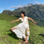 Rukmini Vijayakumar Instagram - It’s been incredible spending the last few days amidst nature with family and close friends. The sun this morning, was spectacular…. And it reminded me of the strength and beauty of Mother Nature. I’m thankful for what I have…. All the privileges I enjoy everyday… and am so happy to have had these few days … (Dancing in the slush and mud… with a sloping terrain was hard… couldn’t do much more 🙂) #dance #mountains #himalayas #manali #snowcapped #glacier #shiva #parvati #dhauladhar