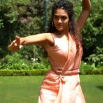 Rukmini Vijayakumar Instagram - Just improvising to some music in the garden 😊 Dance is like my breath… if I can’t move for a few days I feel suffocated in a way I can’t explain. Many of us have something like dance in our lives. It maybe reading for some, playing sports, singing, cooking, writing, …. Without these things that allow us to be ourselves, we feel incomplete. Those of us who have been able to identify that one thing that allows us to be absolutely free, we are fortunate…. Thankful to have dance! I’m wearing a RUKS design saree . Those of you who kept asking about this drape…. It isn’t really a drape 😊. @ruks_by_dancerukmini Video @vivianambrose Music @jayanthiveena #bharatanatyam #tillana #improvise #garden #mohanakalyani #indiandancer #ruksdesign