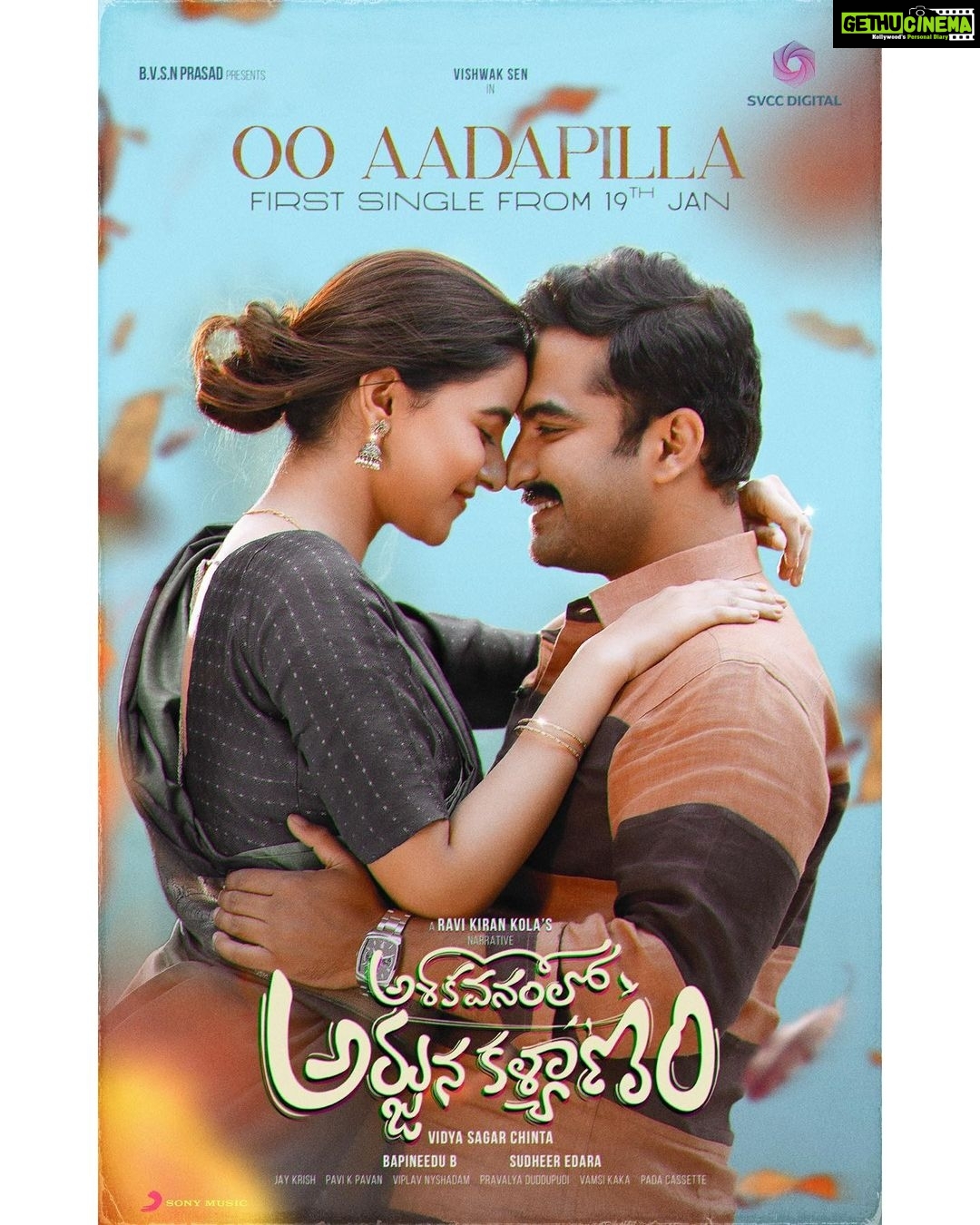 Rukshar Dhillon Instagram - Nenu nachaanu kadha Alage paata kuda baga nachuthundhi❤️ You guys loved the promo right? I’m sure you’ll will love this song too❤️ 1st Single #OoAadapilla on Jan 19th 🎵❤️ On @sonymusic_south Super excited for this one 🥰 #AshokaVanamLoArjunaKalyanam #PasupuletiMadhavi Starring- @vishwaksens @rukshardhillon12 @ritika_nayak__ Produced by- @SVCCDigital @BvsnP @sudheger_ed #BapineeduB Narrative by- @storytellerkola Directed by- @vidya7sagar Direction team- @nani_0807 @rakesh_baandi @chaitanya___ch @vinodkumar__7 @deepu_varada_goud Music by- @musicjaykrish DOP- @pavi_k_pavan Editor- @nyshadam @pada_cassette Production Design- @thescriptedstrokes Social media PR- @housefull.digital Make up design by- @ayushibantia Executed by- @ayushibantia @makeupbykashmira_ Hair design & Execution by- @seena_hair143 Support Staff- @saisiddhu___ @dasari5384