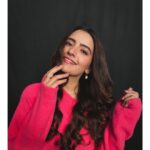 Rukshar Dhillon Instagram - Gulabo…Zara Itr Gira Do💕 Styled by- @shefalideora_ @yeshadattani Make up- @ritikaturakhia01 Hair- @imgeetu