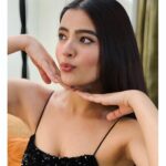 Rukshar Dhillon Instagram - Weekend ready and nowhere to go🤕 Not like I would want to anyway😌😁 #JOMO #weekendcurfew #stayhome #staysafe ❤️