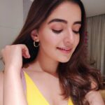 Rukshar Dhillon Instagram - Festive season ✔️ Festive glow ✔️ Best time of the year ✔️ Ho Ho Ho🎄♥️