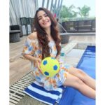 Rukshar Dhillon Instagram - Having a ball of a time♥️ But don't want to go in the pool....why? Swipe to last picture.😋 #throwback #bestday