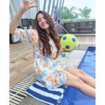 Rukshar Dhillon Instagram - Having a ball of a time♥️ But don't want to go in the pool....why? Swipe to last picture.😋 #throwback #bestday
