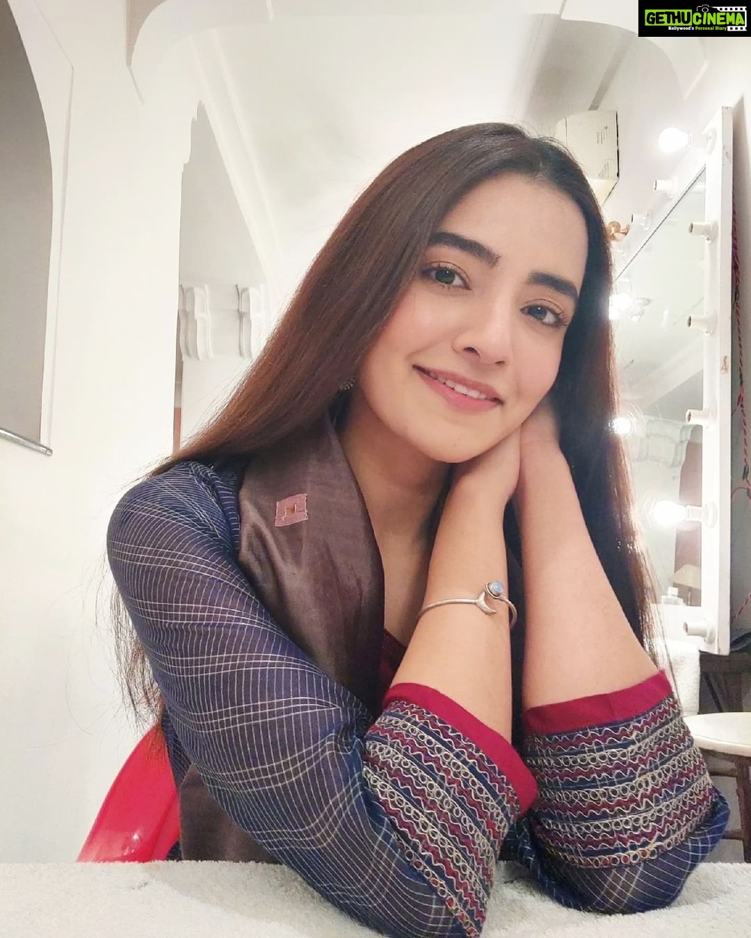 Rukshar Dhillon Instagram - Baithe baithe kya karein karna hain kuch kaam🤕 What kaam? Swipe to the last picture to find out