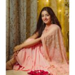 Rukshar Dhillon Instagram - Champ and I wish you all a very HAPPY DIWALI 🪔 Like every year, do take care of champs friends making sure you'll "PAWS- NOISE" and make it a happy celebration for them too! Besides that have tons of ladoos and a meetha time with your family and friends. Love & Light.♥️✨ 📸- @livingstonreynoldphotography @vydevvvijayanstories #happydiwali #pawsnoise #poochoverpataka #pawsafe #noisefree #love #light