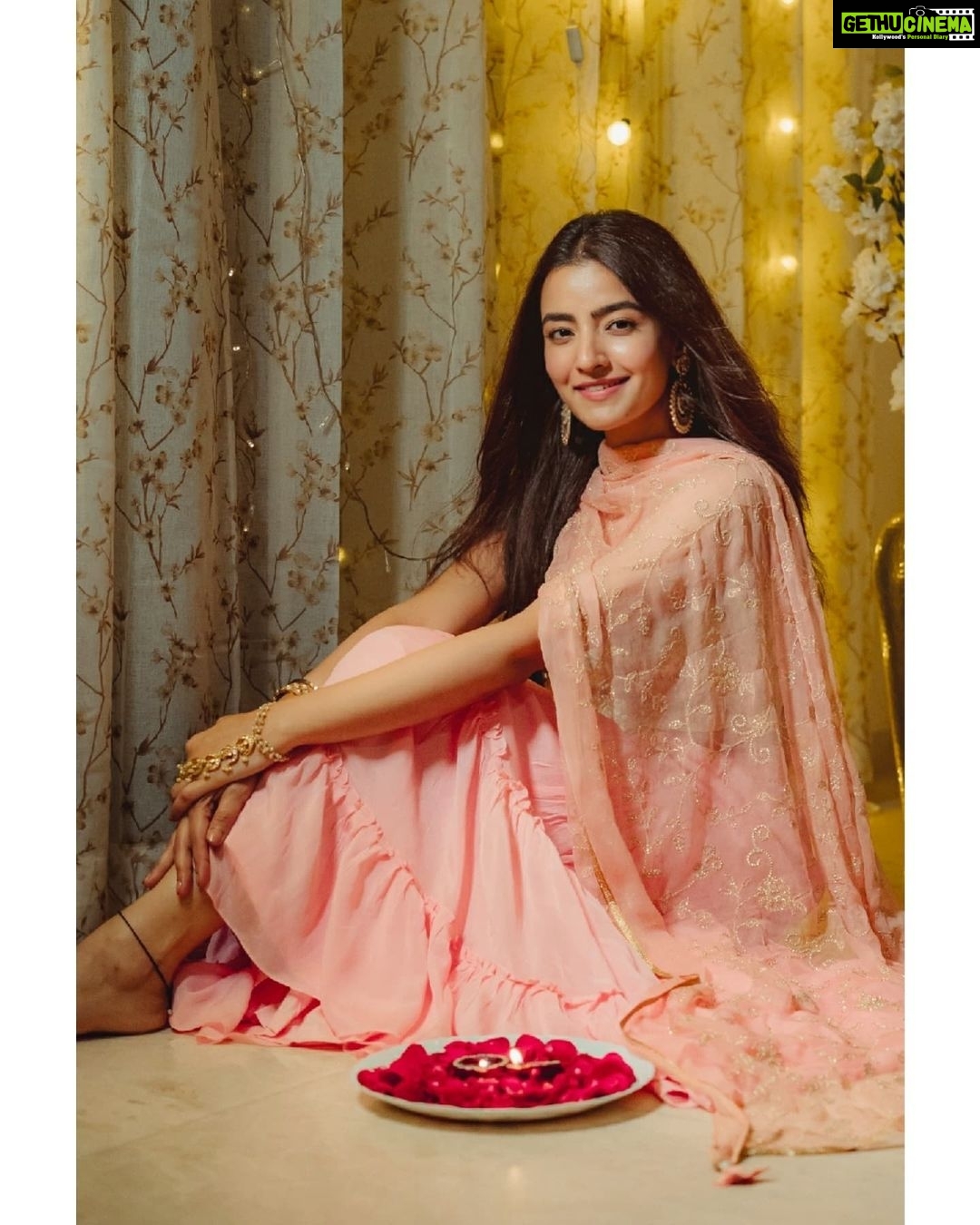 Rukshar Dhillon Instagram - Champ and I wish you all a very HAPPY DIWALI 🪔 Like every year, do take care of champs friends making sure you'll "PAWS- NOISE" and make it a happy celebration for them too! Besides that have tons of ladoos and a meetha time with your family and friends. Love & Light.♥️✨ 📸- @livingstonreynoldphotography @vydevvvijayanstories #happydiwali #pawsnoise #poochoverpataka #pawsafe #noisefree #love #light