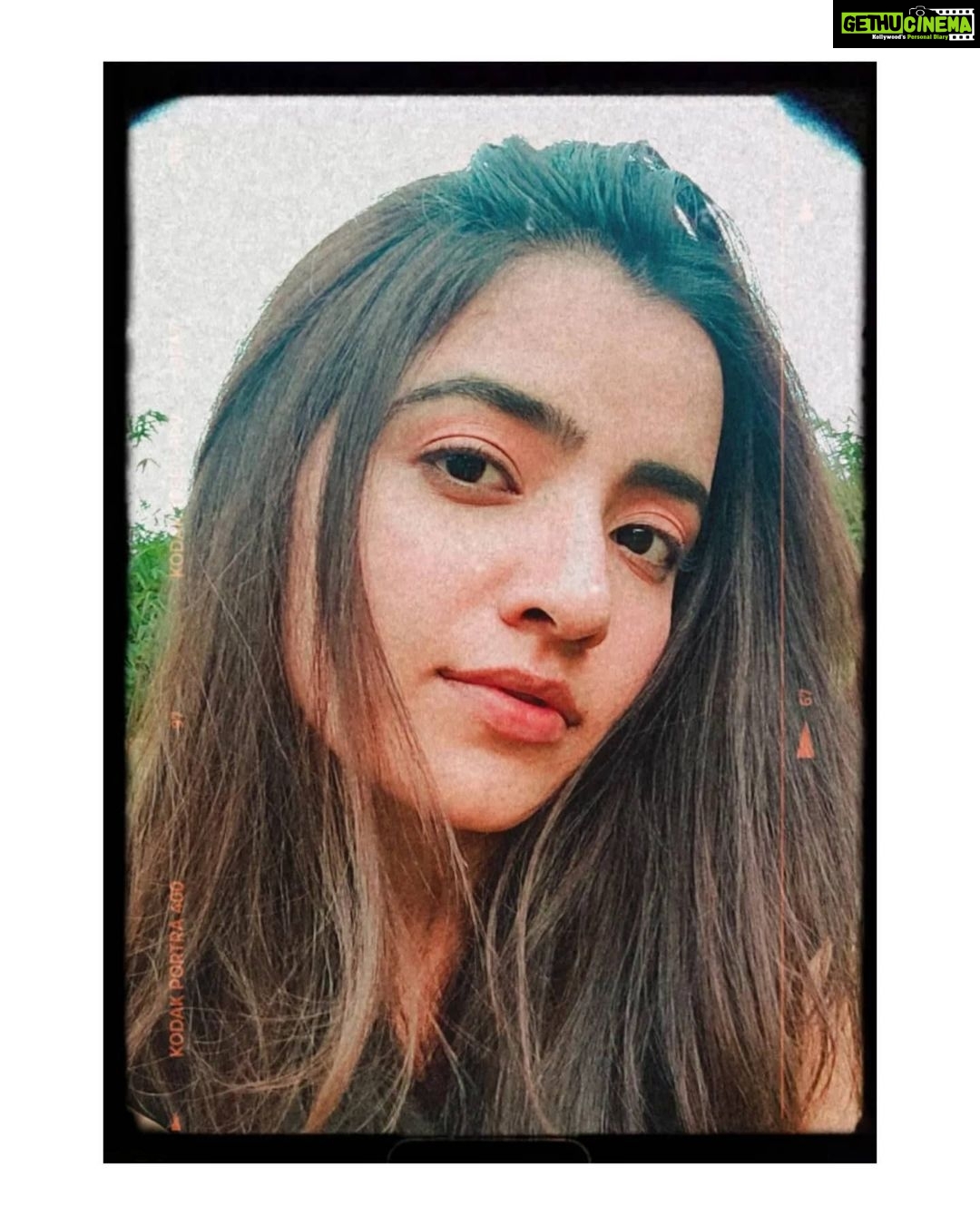 Rukshar Dhillon Instagram - Yeh mausam ka jadoo hai mitwa🌼🎵 Hyderabad