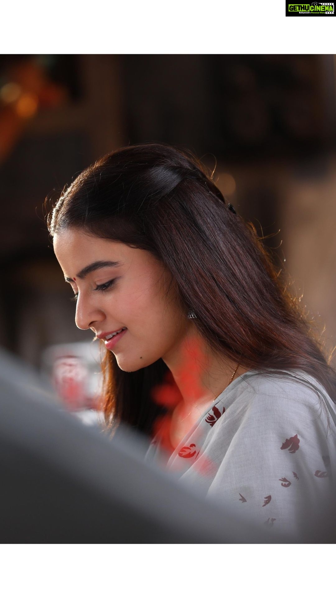 Rukshar Dhillon Instagram - Mee premaku naa kruthajnathalu Ika pai mimmalni palakaristhuune untaa..! -Madhavi🌸❤️ Grateful for all the love Lot more coming up..Stay tuned! -Madhavi🌸❤️ #pasupuletimadhavi #ashokavanamloarjunakalyanam Starring- @vishwaksens @rukshardhillon12 @ritika_nayak__ Produced by- @SVCCDigital @BvsnP @sudheger_ed #BapineeduB Narrative by- @storytellerkola Directed by- @vidya7sagar Direction team- @nani_0807 @rakesh_baandi @chaitanya___ch @vinodkumar__7 @deepu_varada_goud Music by- @musicjaykrish DOP- @pavi_k_pavan Editor- @nyshadam @pada_cassette Production Design- @thescriptedstrokes Social media PR- @housefull.digital Make up design by- @ayushibantia Executed by- @ayushibantia @makeupbykashmira_ Hair design & Execution by- @seena_hair143 Support Staff- @saisiddhu___ @dasari5384