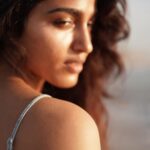 Sai Dhanshika Instagram - Hugging in the warmth of the 🌤@anitakamaraj @alexandervedachalam @ashwin_guru17 …