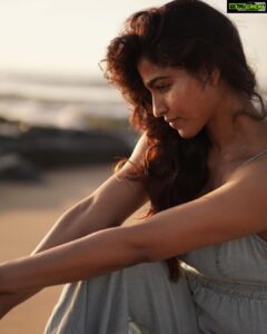 Sai Dhanshika Instagram - Hugging in the warmth of the 🌤@anitakamaraj @alexandervedachalam @ashwin_guru17 …