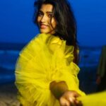 Sai Dhanshika Instagram – An ocean breeze puts a mind at ease. … #yellowaesthetic #brezzyevening 🌊 
📸@amul_baby_official Chennai, India