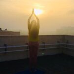 Sai Dhanshika Instagram – Sunrise yoga⛅️🌞
.
.
. 
#2021 #itsallaboutlivingthegoodlife 
#sunrise #mybestcompanion #bestfriends #thankful #grateful #blessed #you #onlyyou #riseandshine #yogainspiration #breathe #lovelife #livethelittlethings #mentalhealthmatters #healthybodyhealthymind ❤️🙌🏼