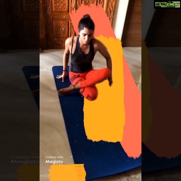 Sai Dhanshika Instagram - I believe that short workout, is Better than no workout! Spend only 10 minutes every day! ππΌ These are the exercise which I do when Iβm in rush ππ½ββοΈ Please warm yourself before any physics activity Do 3 or 4 rounds according to your capability Exercises are 1,dumbbell swing 2.burpees with high jumps 3.mountain climber 4.push up with knees down Finally cool down β€οΈ 2nd day of #48daychallenge #2021 #focused on #beinghealthy #onestepatatime π£πͺπΌππ