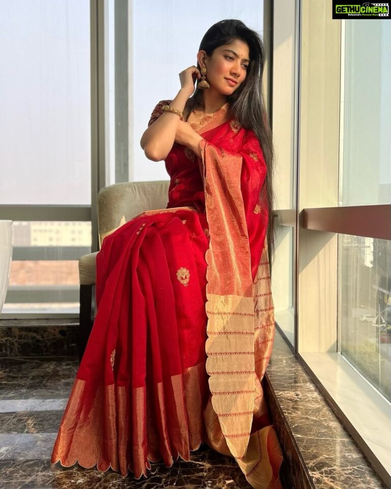 Sai Pallavi Instagram - For the love of red ♥️ Saree @labelearthen Jewellery @kalasha_finejewels Stylist and 📸 : @neeraja.kona ♥️ Asst stylist @manogna_gollapudi #ShyamSinghaRoy