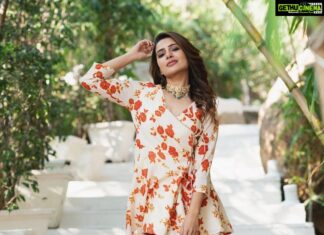 Samantha Instagram - To a New Year of sowing and reaping abundance. 🌿In @saaki.world