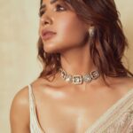Samantha Instagram - In @abhishekstudio 🤍 Jewellery @archithamauryagirrijewellery Stylist @jukalker Hair @kodurumarnath 📸 @eshaangirri
