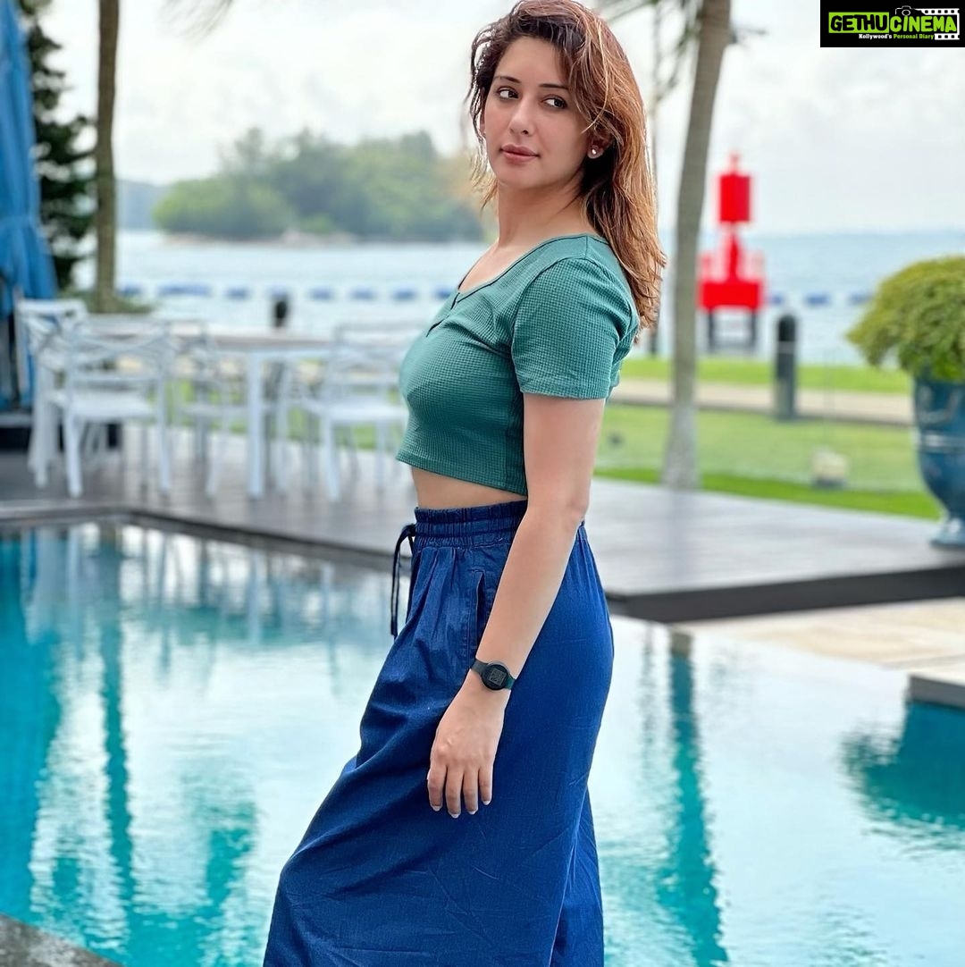 Sameksha - 4.9K Likes - How beautiful this day can be, waking up in your own bed (after 9 months back to Singapore) blows of kisses šššš, husband singing birthday wishesā¦. Grateful to be back home on my birthday and opening my eyes to this ā¤ļø@itsshaeloswal